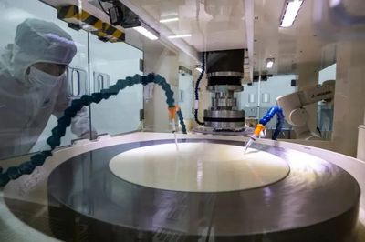 自主創(chuàng)新引領(lǐng)突破，湖北鼎龍控股成功挺進(jìn)國(guó)內(nèi)主流晶圓廠供應(yīng)鏈